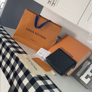 Louis Vuitton Cluch